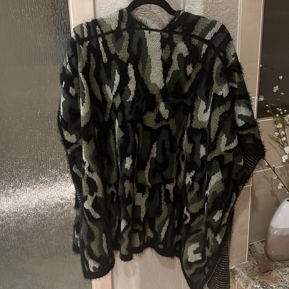 NWT Camo Shaw - Picture 3 of 3